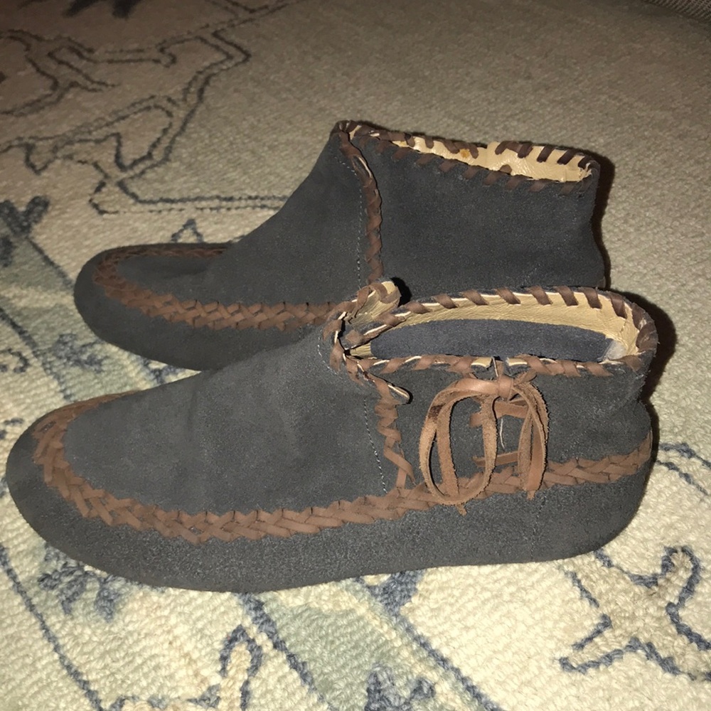 Latigo By Anthropologie Gala Leather Moccasins Woman’s 9 1/2 Dark Grey Suede